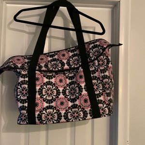 31 soft sides, zip top, shoulder strap cooler.